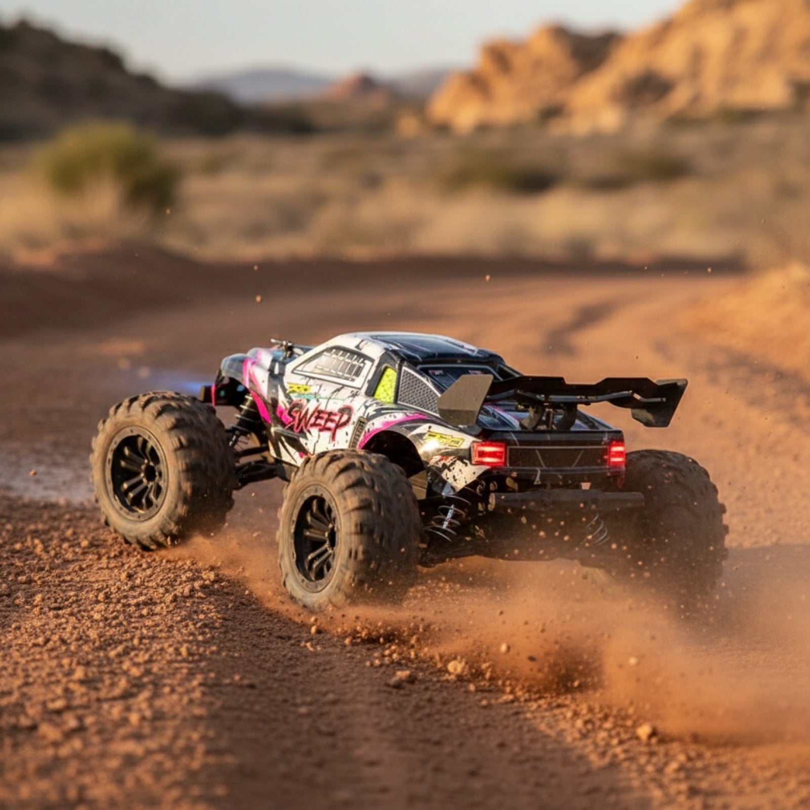 Voiture RC 4x4 Haute Vitesse : Modèle 1:16 Brushless 80 km/h ou Brossé 50 km/h - Camion Tout-Terrain pour Enfants et Adultes