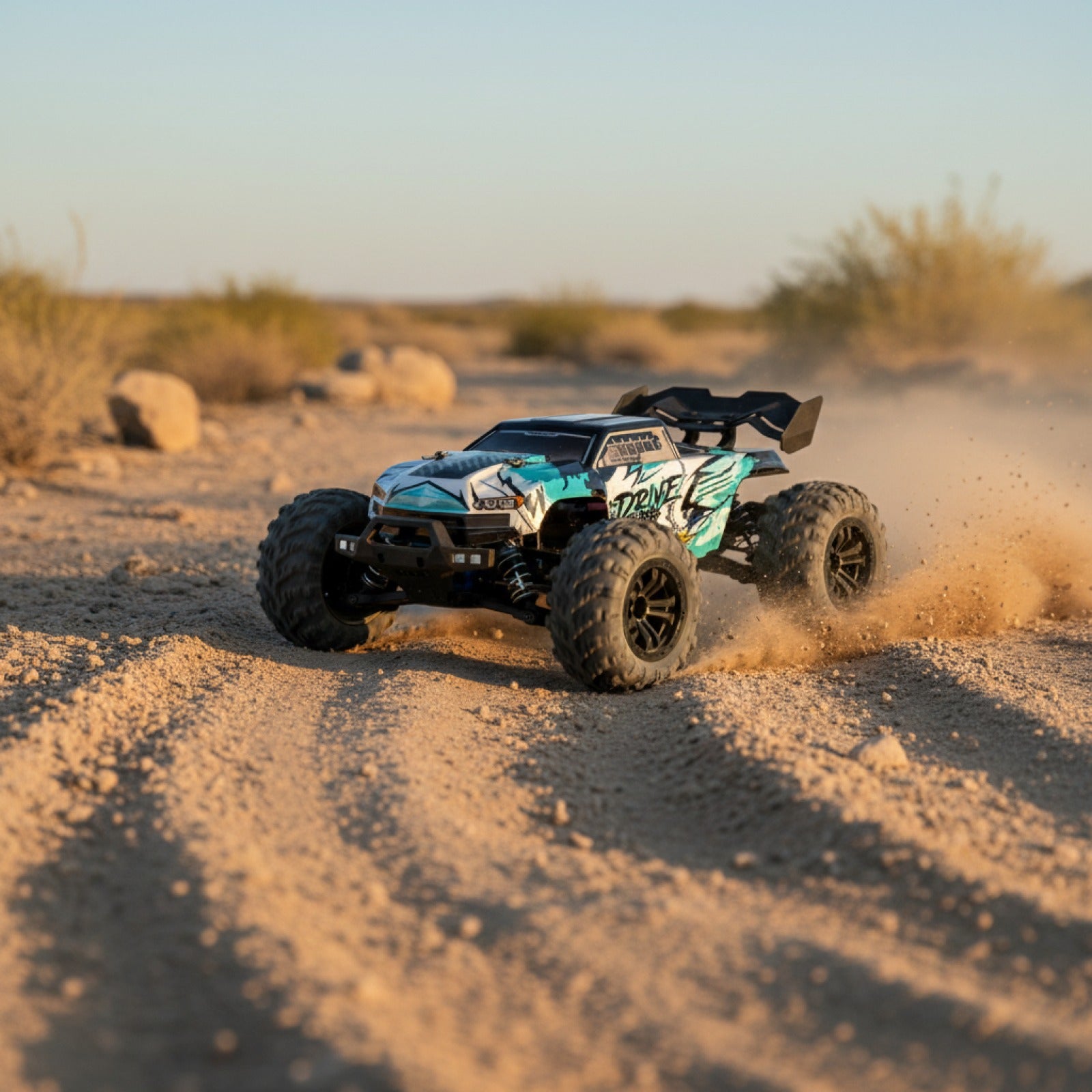 Voiture RC 1:16 Brushless Haute Vitesse 75 km/h - 4x4 Tout-Terrain & Drift